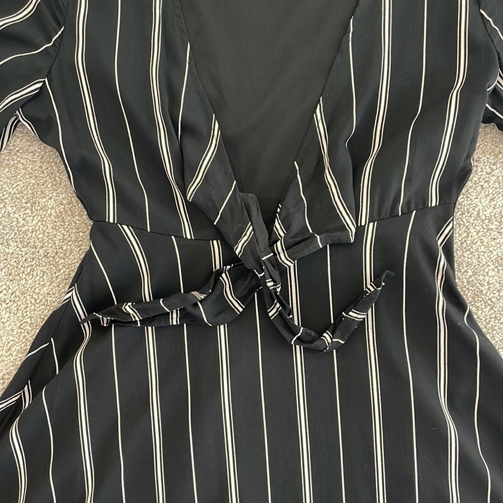 040:AMUSE SOCIETY striped black and white flare mini keyhole dress women small - Picture 4 of 9